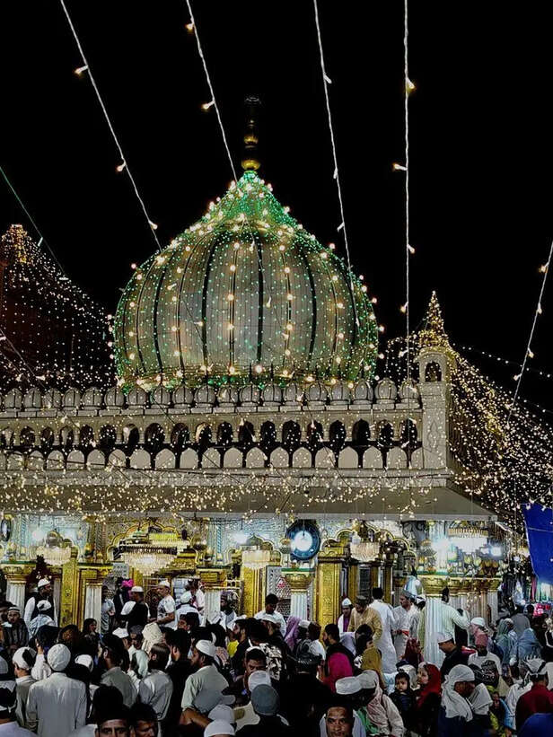 Gen Z’s latest obsession: Listening to Kun Faya Kun at Hazrat Nizamuddin Dargah - Here’s how to experience it