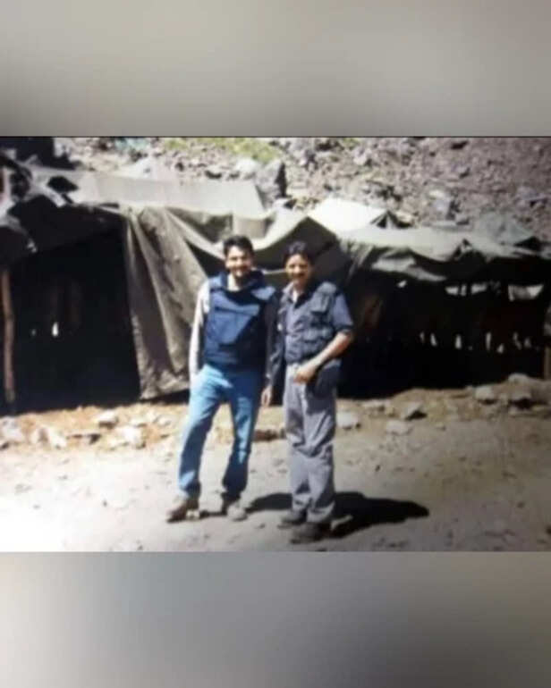 Neelesh Misra in a bulletproof jacket when he was off to cover the Kargil War