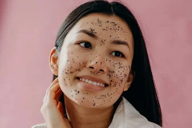 Do Not  Over-Exfoliating the Skin ( Image Credit: Pexels)