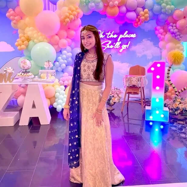 X/@ThomasMHern | Sunny Naqvi's travel history and Chicago O'Hare airport screening trigger controversy.