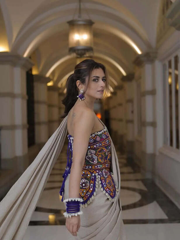 Instagram | iridhidogra | Black, Neutrals and Oversized: The New Fashion Language