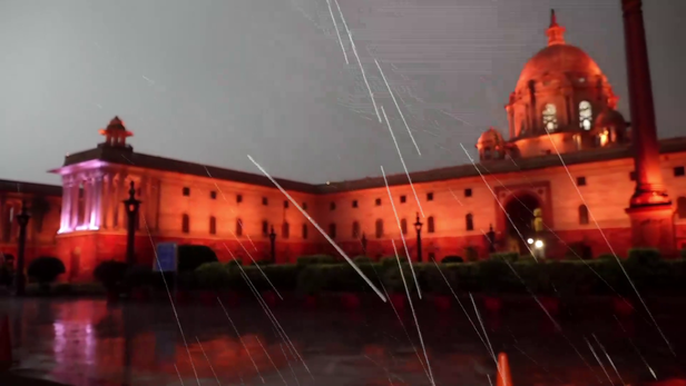 दिल्ली में गरज-चमक के साथ हल्की बारिश