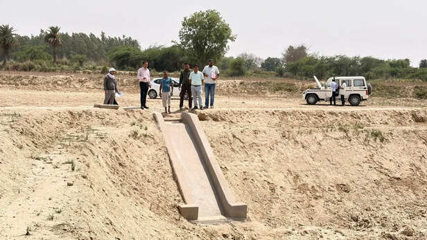 रायबरेली में किया गया तालाब का निरिक्षण