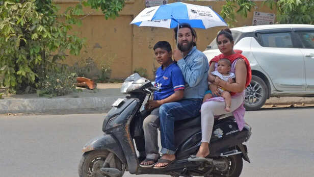 दोपहर में बाहर निकलने से बचें