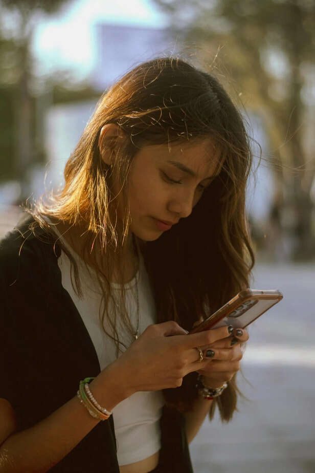 Pexels | Why You Feel Jealous of People You Don’t Even Know on Social Media