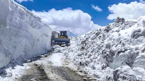 पहाड़ों में बर्फबारी की संभावना
