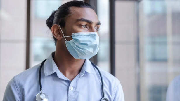 वैश्विक महामारी के दौरान सूनी पड़ी दुनिया और बंद शहरों का दृश्य