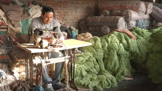 फिनिशिंग में ली जाती है मशीन की मदद, ताकि सिलाई ना निलके