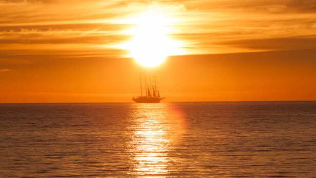 हीट डोम के कारण नहीं बन पाते बादल