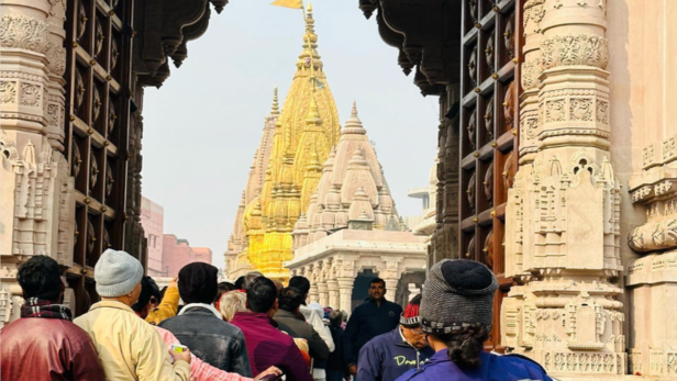 Kashi Vishwanath Temple | Instagram - @gorakhpuriya__ghumakkad