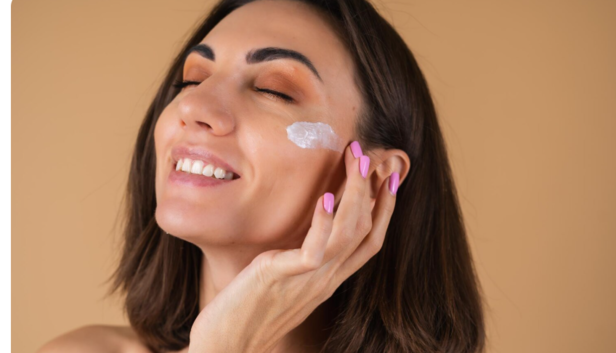 Applying Sunscreen                 (Image Credit:Freepik)