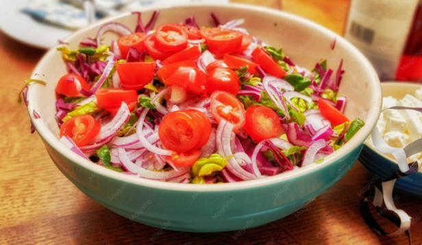 Tomato and onion salad                  (Image Credit:Freepik)
