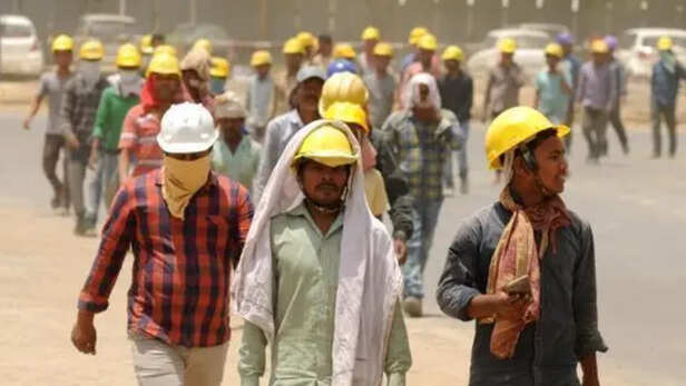 खेतों और निर्माण स्थलों पर काम करने वाले मजदूर हीटवेव के सबसे ज्यादा जोखिम में