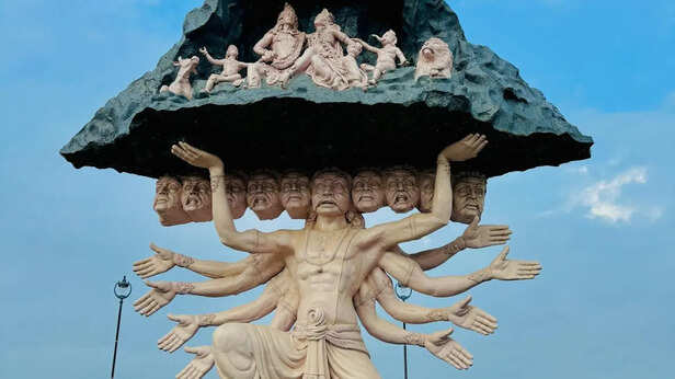 Ravana Lifting Kailash mountain