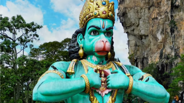 Lord Hanuman at Batu Caves | Instagram - @wanderwithkshitij