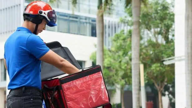Zomato, Swiggy, Blinkit और कैब सेवाओं जैसे Uber व Ola की सेवाएं हो सकती हैं महंगी