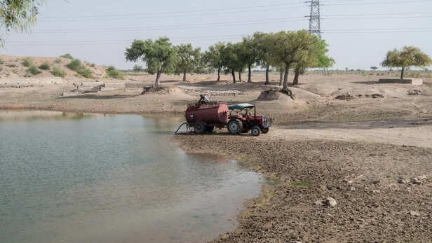 जोधपुर में पानी की भारी किल्लत से लोग परेशान