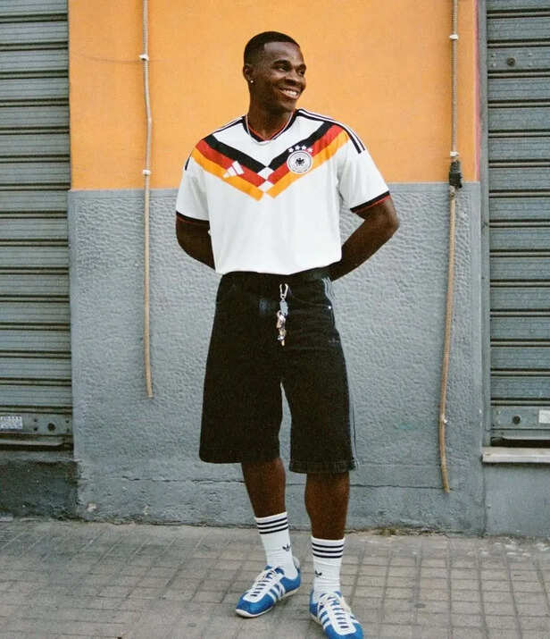 Instagram/sssports | Bermuda shorts with the national jersey.