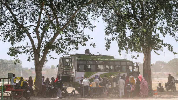 उत्तर प्रदेश के कुछ जिलों में आंधी-बारिश की स्थिति