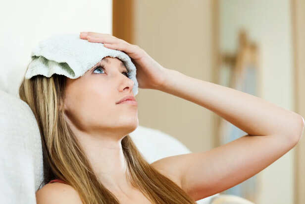 Cold Towel Refreshing Skin During Summer