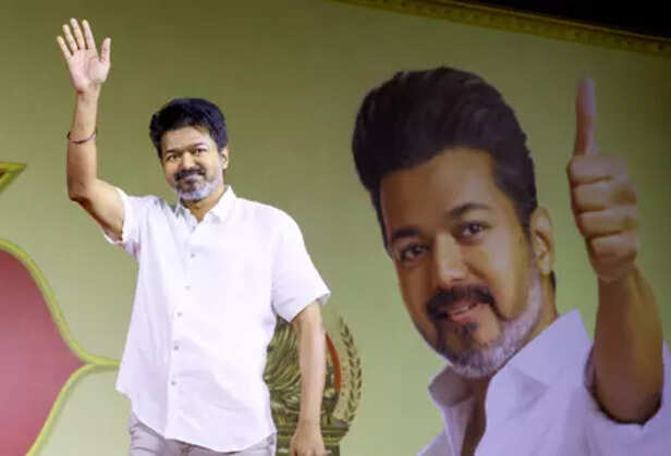 RJ Balaji Narrating Script to Vijay