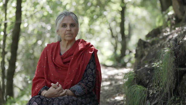स्थानीय संस्कृति को अपनाया, खुद खेती करना शुरू किया और ग्रामीण जीवन का हिस्सा बन गईं।