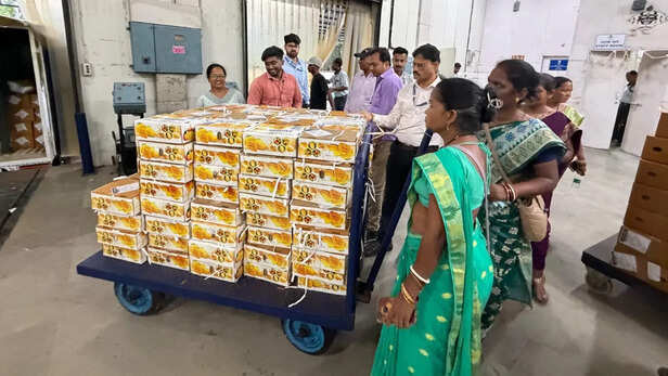 झारखंड से पहली बार ब्रिटेन भेजे गए आम