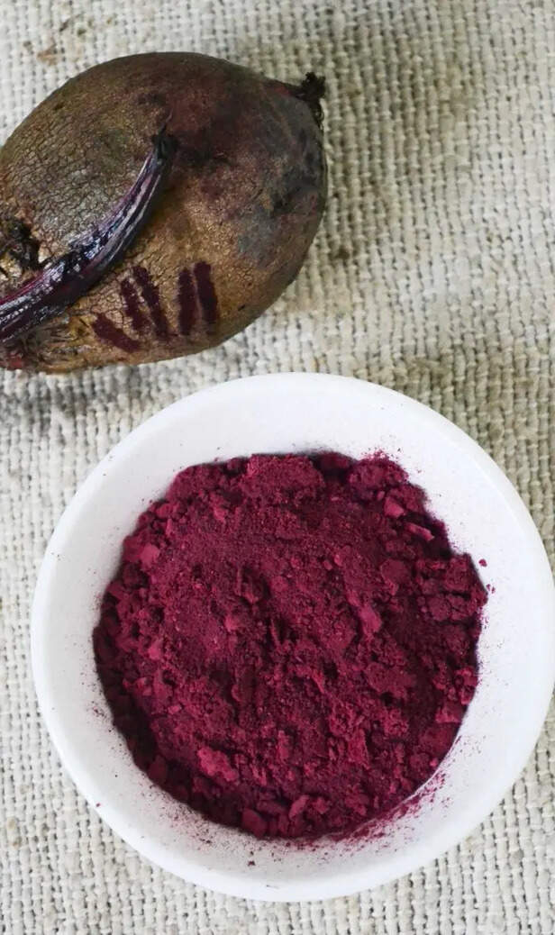 From Kitchen to Vanity: Natural Ingredients Perfect for the No-Makeup Makeup Look 