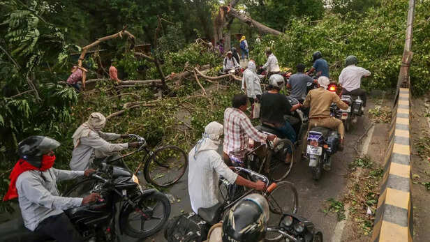 कई राज्यों में आंधी-ओलों का रेड अलर्ट