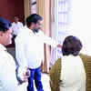 Babus queue up for the sea view
