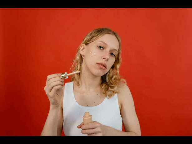 <br><p style="line-height:1.38">Applying Excessive Skincare Product to the Face</p><p style="line-height:1.38"><br></p>