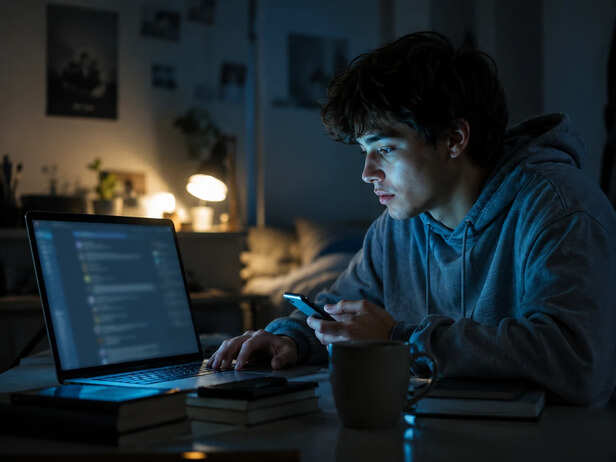 ​The Silent Switch: From Friends to AI Advice<br>