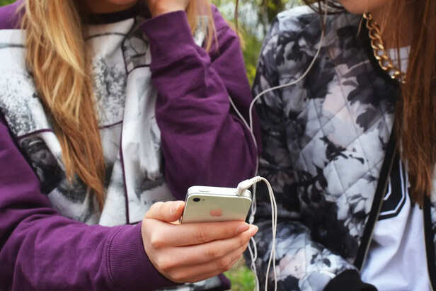 Pexels | AI Is Everywhere, but Gen Z Is Embracing a Surprising Trend