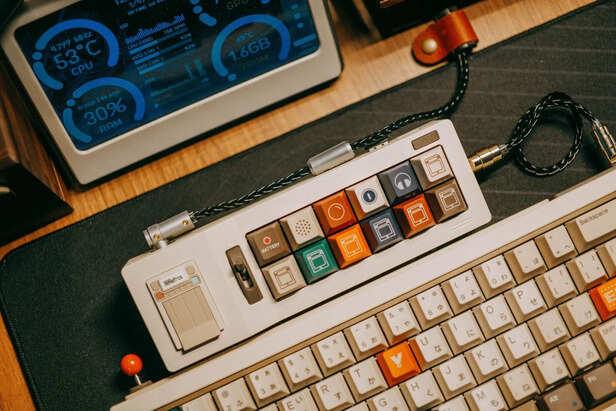Pexels | Why Gen Z Is Falling in Love With DIY Cyberdecks, AI-Free Search Engines and Distraction-Free Gadgets