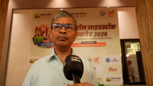 अपर मुख्य सचिव पशुधन एवं दुग्ध विकास मुकेश कुमार मेश्राम