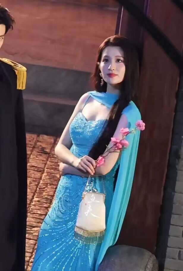 X/@aslicheen | Chinese actress Wang Churan attire sparks chaos online.