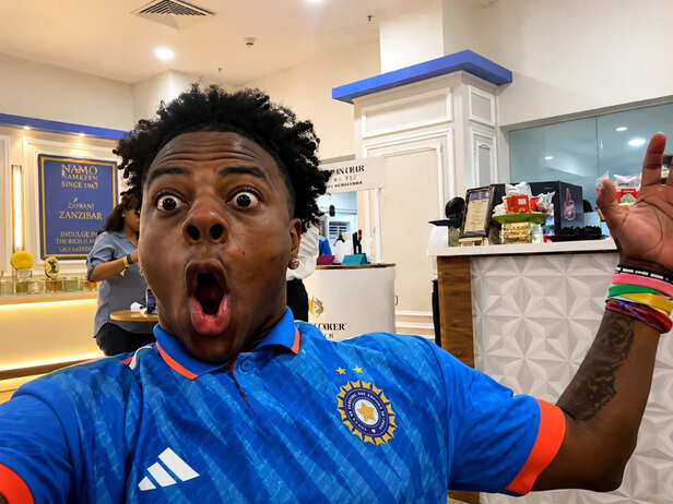 X/@mufaddal_vohra | Speed reaction after watching India bowling out Pakistan
