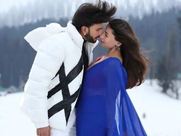 ​Rocky and Rani genuinely love each other, but love alone does not solve their problems