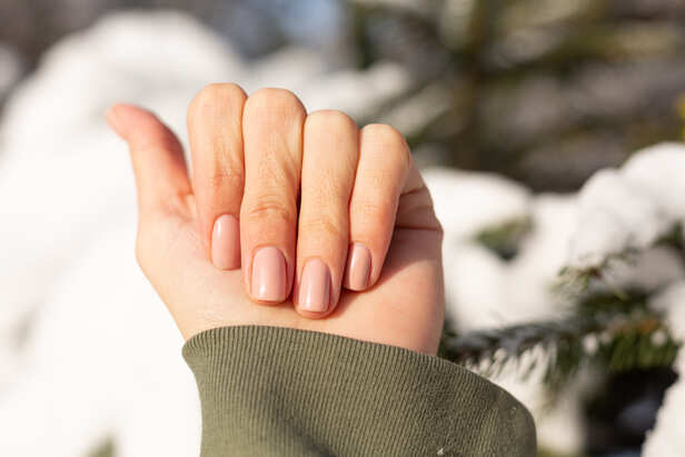 Nude nails