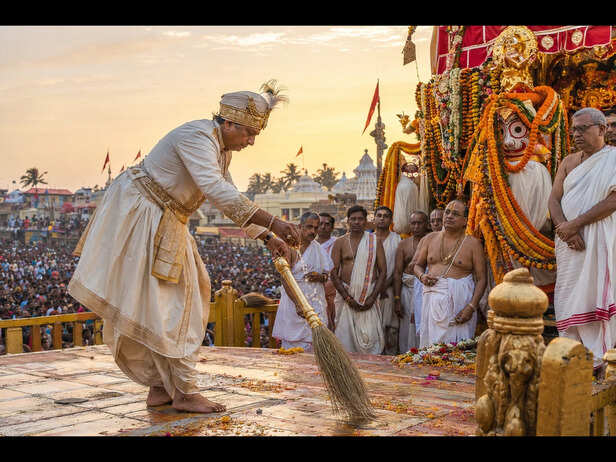 The Royal Tradition That Teaches Humility