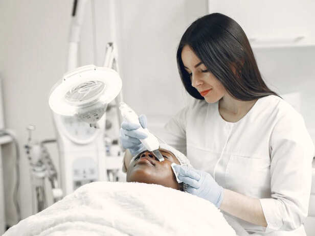 When to Visit a Dermatologist for Scalp Problems