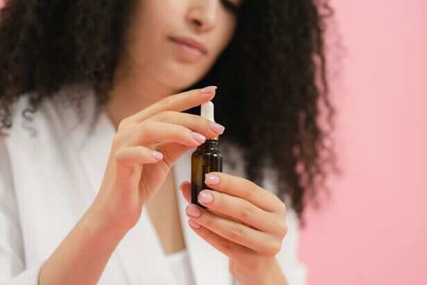 Give Your Hair a Natural Shine With Castor Oil