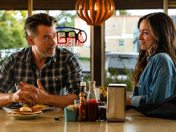 Netflix | Staten and Quinn in Ransom Canyon Season 2