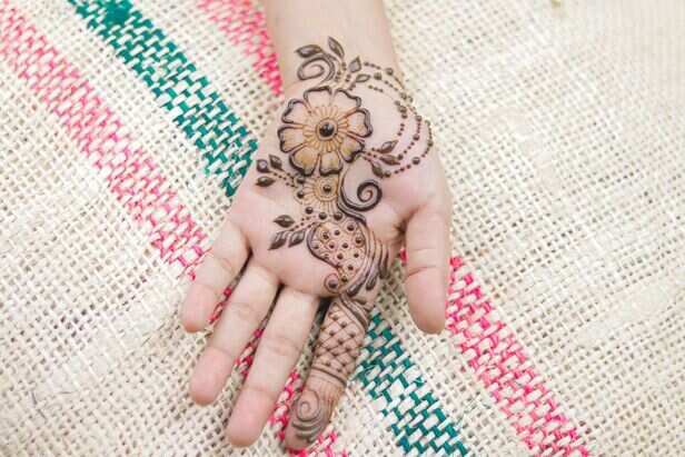 Simple floral vine mehndi design on the palm