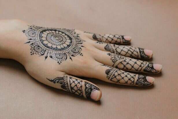 Elegant Finger Mehndi