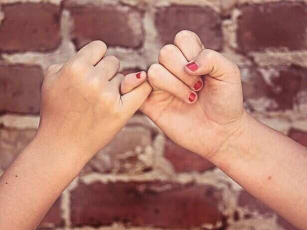 Scientists do not see evidence that modern humans are currently losing their pinky fingers