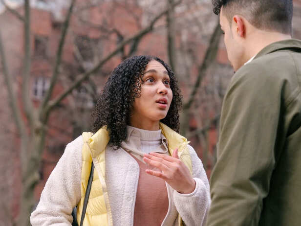 ​7 Relationship Mistakes That Can Slowly Push You Apart<br>