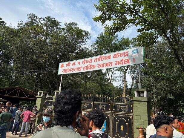 सेना के कैंप के बाहर अपनों की तलाश