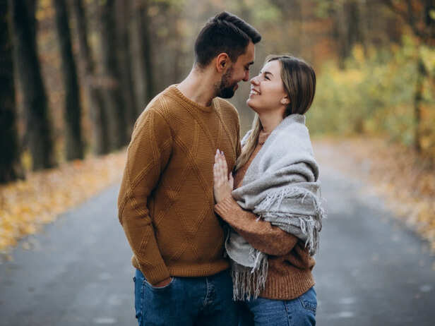 Body Language Signs She’s Secretly