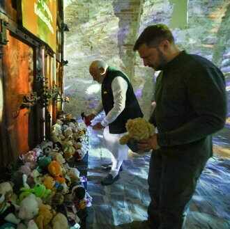 PM Narendra Modi reached Ukraine, met President Volodymyr Zelensky